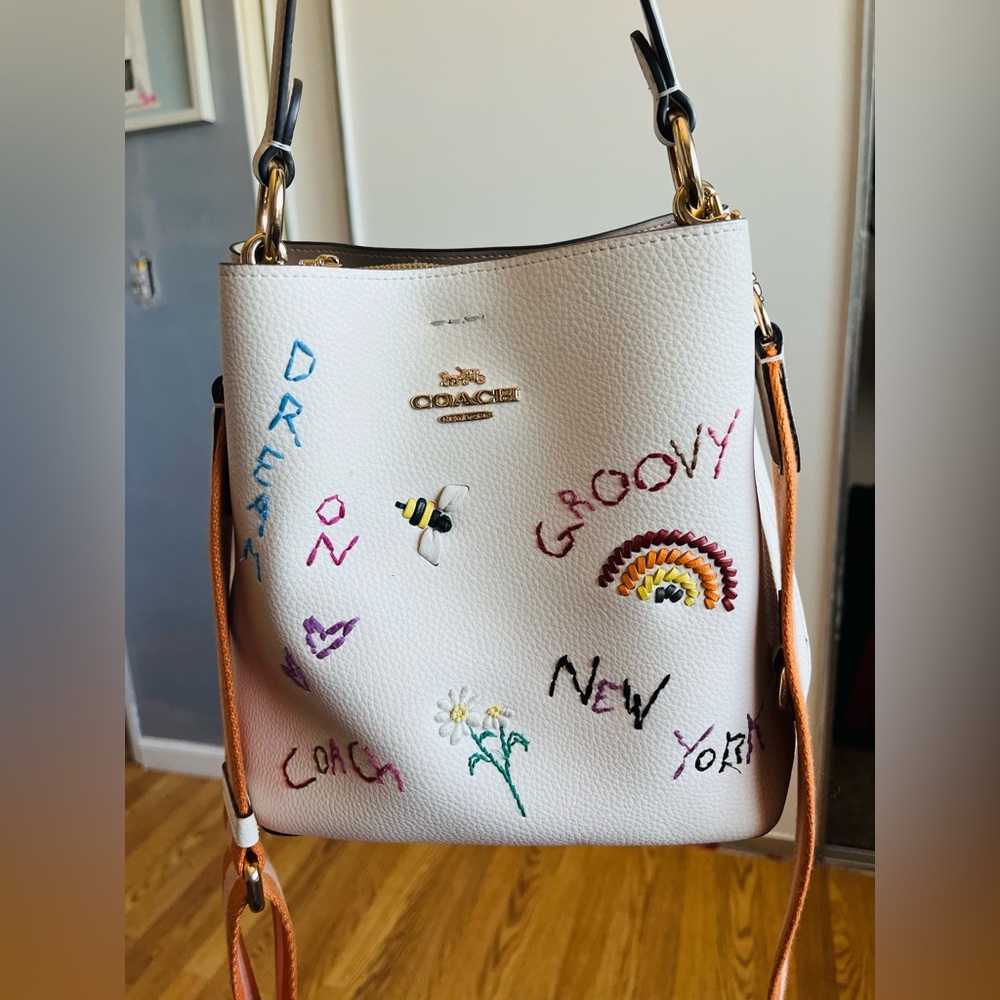 Coach Diary Purse used a few time and comes without tags.